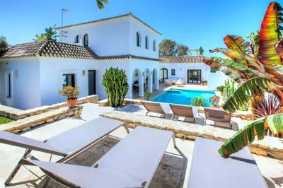 an image of a villa with a swimming pool at Villa Mas Tranquila - A stylish villa with pool 150 m from the beach in Conil de la Frontera