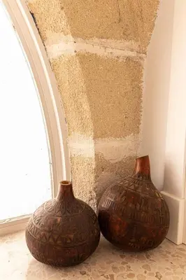 two vases sitting on the floor in a room at La Casa de los Arcos - Casco Histórico - Parking opcional in Jerez de la Frontera