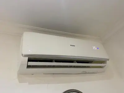 a white printer sitting on top of a ceiling at Alojamiento Cazón, Jerez Centro in Jerez de la Frontera