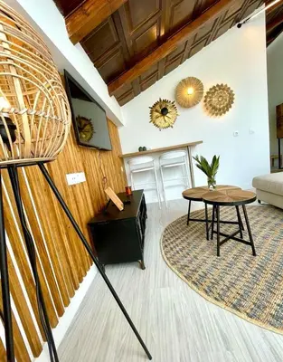 a living room with a table and a couch at VILLA PIMIENTA, Chalet de lujo a 100 metros del mar in Chiclana de la Frontera