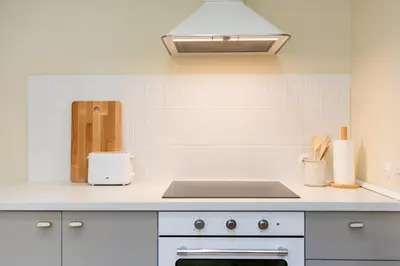 a kitchen with a stove top oven in a kitchen at Sherryflat Alma in Jerez de la Frontera