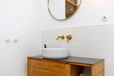a bathroom with a sink and a mirror at Sherryflat Alma in Jerez de la Frontera