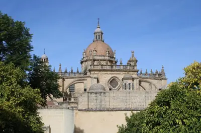 a building with a dome on top of it at Sherryflat Alma in Jerez de la Frontera