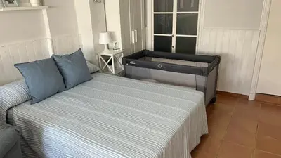 a bedroom with a bed and a window at Acogedor estudio junto playa, El Manantial in El Puerto de Santa María