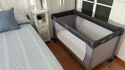 a bunk bed in a room with a bedskirts at Acogedor estudio junto playa, El Manantial in El Puerto de Santa María