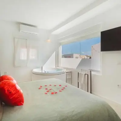 Jacuzzi Amanecer de Plata Decoración Romántica