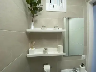 a bathroom with a sink and a mirror and a toilet at Estudio Soniquete in Jerez de la Frontera