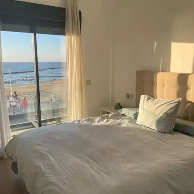 Apartamento con piscina en el Paseo Cruz del Mar