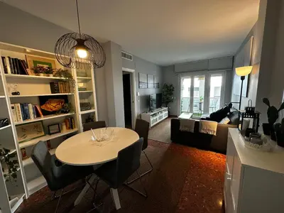 a living room with a table and chairs and a couch at BASTINAZO ALOHADREAM - PREMIUM - La mejor ubicación con Aire Acondicionado, Insonorización, Terraza y Equipamiento en El Puerto de Santa María - Grupo de solo menores de 25 no aceptados salvo fianza adicional in El Puerto de Santa María
