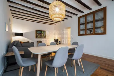 a dining room with a table and chairs at Apartamento San Agustín Feel Cádiz in Cádiz