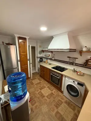 a kitchen with a stove and a dishwasher at Chalet en La Barrosa, Piscina+BBQ+Grifo de Cerveza in Chiclana de la Frontera