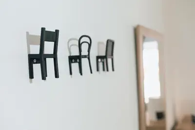 a group of chairs on a wall next to a mirror at Apartamento 