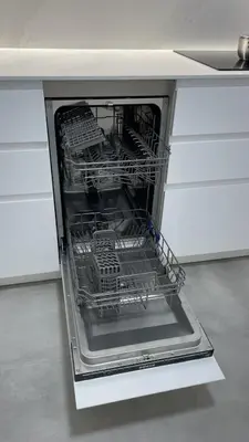 an empty dishwasher with its door open in a kitchen at Piso de lujo en primera linea de playa y garaje in Cádiz