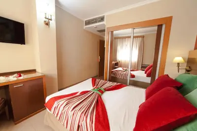 a hotel room with a bed and a mirror at Hotel Regio 2 in Cádiz