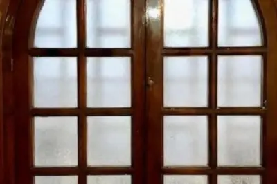 an open door with four glass windows in a room at Gran casa señorial de 300m en centro histórico in El Puerto de Santa María