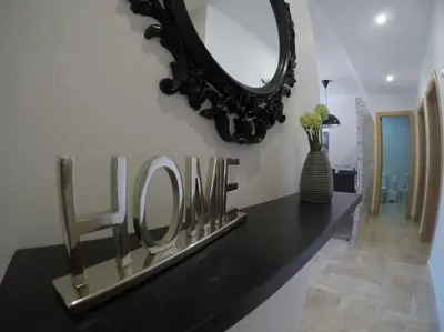 a sign that says love on a wall in a hallway at Precioso apartamento a 700 m del mar in Chiclana de la Frontera