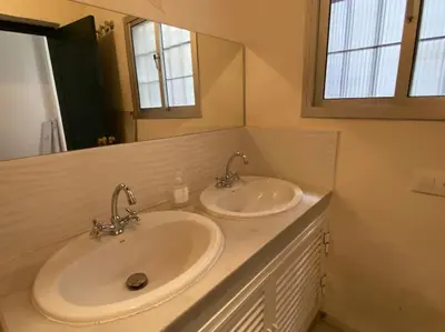 a bathroom with two sinks and a mirror at Gran casa con balcón para grupos en centro histórico in El Puerto de Santa María