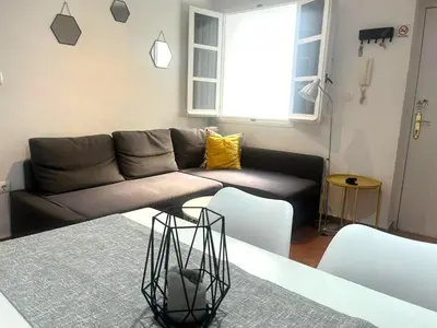 a living room with a couch and a table at Apartamento La Laja 5 min de la playa in Cádiz