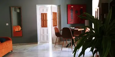 a living room with a table and a plant at Apartamento 