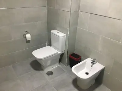 a bathroom with a toilet and a sink at Moderno apartamento en Bahia Sur in San Fernando