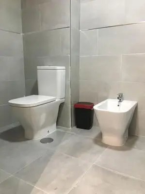 a bathroom with a toilet and a bidet at Moderno apartamento en Bahia Sur in San Fernando