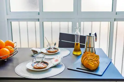 a table with two plates of food and a blender at La Torre de la Catedral - Ole Solutions in Jerez de la Frontera