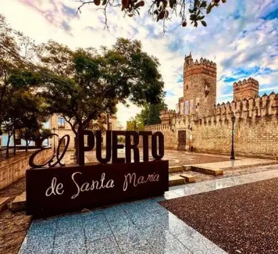 a sign in front of a building with a castle at Apartamento Plaza Toros in El Puerto de Santa María