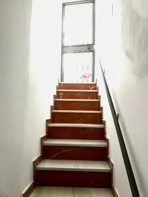 a stairway leading up to a window at El rincón de Manolita. #2 in Bornos