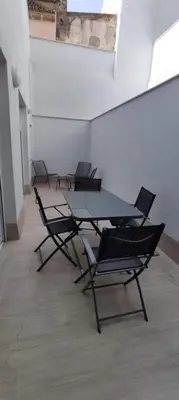 a group of chairs and a table in a room at Guesting Hospital in Cádiz