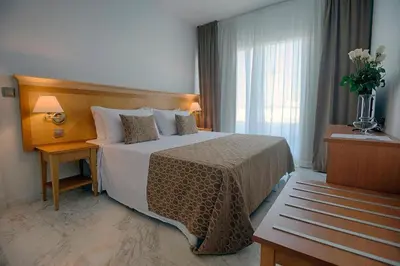 a hotel room with a bed and a window at ALEGRIA Costa Ballena Aquafun in Costa Ballena