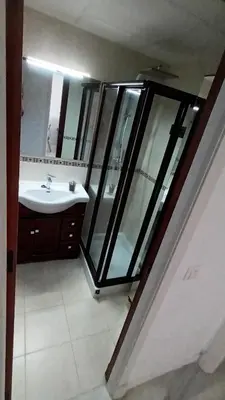 a bathroom with a sink and a mirror at Apto MANAMAR - Entre centro y playa - Parking privado gratis in Sanlúcar de Barrameda