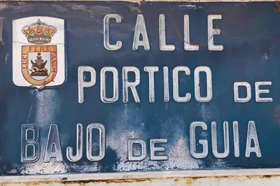 a blue sign that readsalle porpora la guinea at Sanlúcar Playa de las Piletas in Sanlúcar de Barrameda