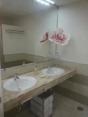 a bathroom with two sinks and a large mirror at Jardin Bizcocheros in Jerez de la Frontera