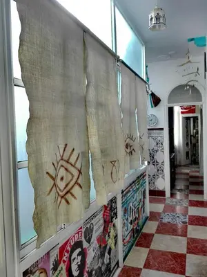 a room with a wall with graffiti on it at Habitaciones La Pepa in Cádiz