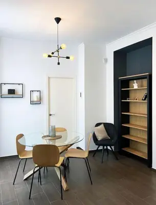 a dining room with a glass table and chairs at Casa Odisea Cádiz in Cádiz
