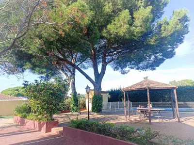 a picnic table and a gazebo under a tree at Casa con Piscina Privada y Barbacoa en Chiclana Capacidad hasta 10 personas in Chiclana de la Frontera