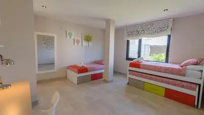 a bedroom with two twin beds and a window at Villa Mónaco Conil de la Frontera by Ruralidays in Conil de la Frontera