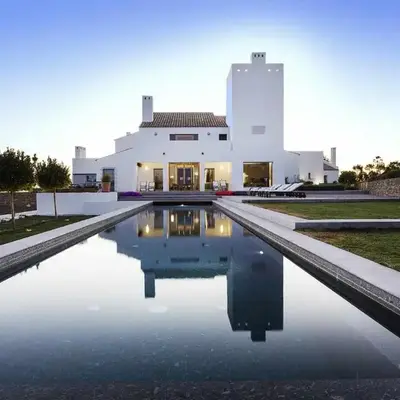 Cortijo exclusivo rodeado de un olivar centenario