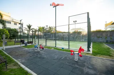 a group of plastic toys on a tennis court at El Anfitrión - Barra del río in Sanlúcar de Barrameda