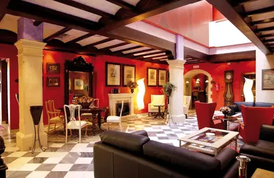 a living room with a couch and a table at Soho Boutique Vistahermosa in El Puerto de Santa María