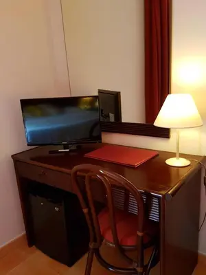a desk with a computer and a monitor and a lamp at Casa del Regidor in El Puerto de Santa María