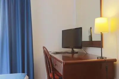 a desk with a television and a lamp on it at Casa del Regidor in El Puerto de Santa María