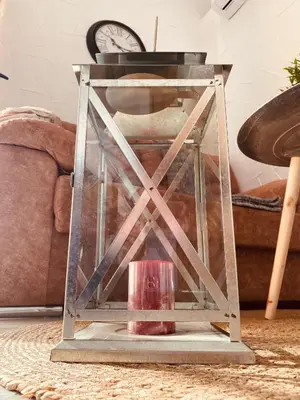 a glass pyramid with a candle in a living room at Suite San Mateos 15 in Jerez de la Frontera