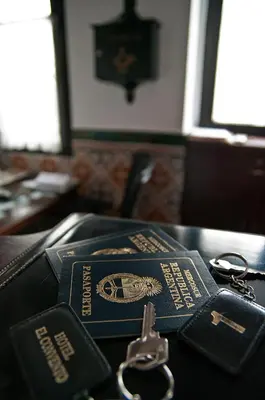 a luggage tag on a table with a pair of handcuffs at Hotel El Convento in Arcos de la Frontera