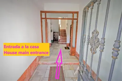 a hallway with a pink arrow pointing to a house main entrance at Plaza Polvorista 4-Bedroom Apartment w Balcony in El Puerto de Santa María