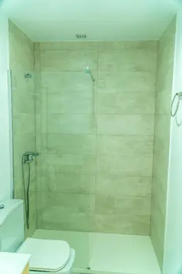 a bathroom with a shower with a toilet at Vistahermosa Palm in El Puerto de Santa María