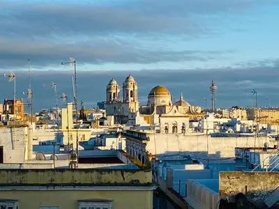 a view of a city with buildings and mosques at Ático Cádiz 360 in Cádiz