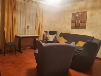 a living room with a couch and a table at Estadio 3 in Cádiz