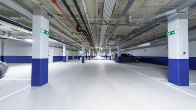 an empty parking garage with a car parked in it at Viento Grande, Apartamento boutique en la playa in Rota