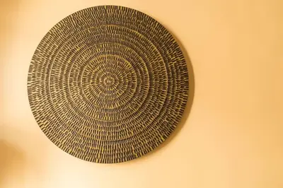 a plate on a wall with a circle on it at Candié by Gades Gestión in Cádiz